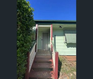 8 Sturt Street, Leichhardt QLD 4305 - Photo 5