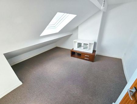 3 bedroom flat to rent - Photo 4