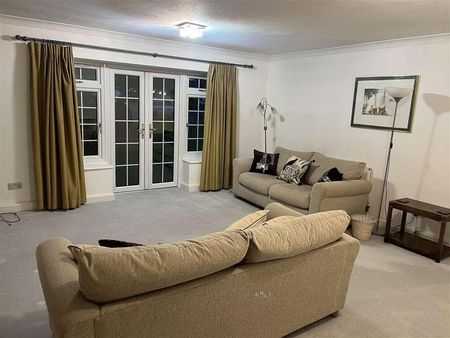 Myrtleside Close, Northwood, HA6 - Photo 2