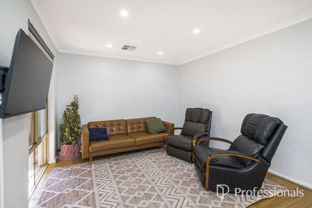 Newly Renovated 3-Bedroom, 2-Bathroom Unit in Kingsley! - Photo 3