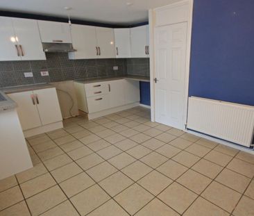 3 bedroom end of terrace house to rent - Photo 2