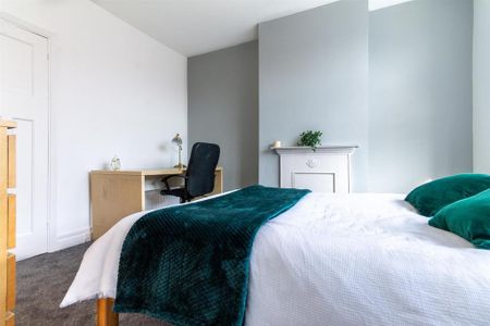 3 bedroom terraced house to rent - Photo 3