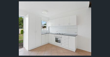 2 BEDROOM TOWNHOUSE! - Photo 3