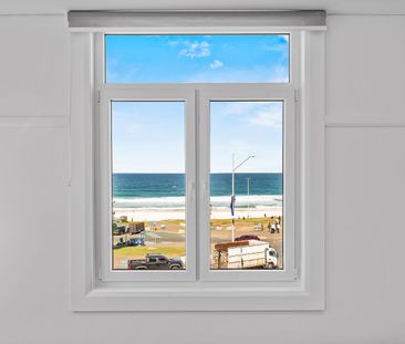 Luxury Coastal Living Opposite Bondi Beach | Spacious 2 Bedroom Beachfront Apartment - Photo 6