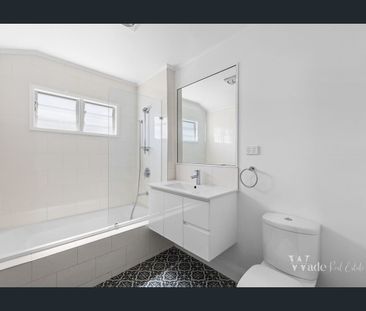 Charming & Fully Renovated Family Home – Spacious Yard & Modern Com... - Photo 3