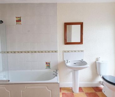 2 bedroom semi-detached house to rent - Photo 4