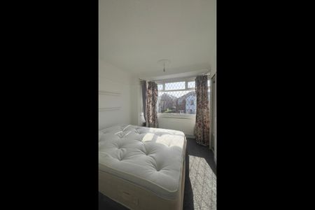 3 Bed Semi-Detached House, Milton Road, M32 - Photo 4