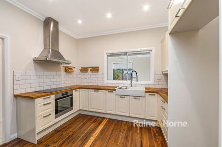 LOVELY HOME IN GREAT LOCATION!! - Photo 5