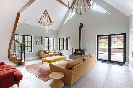 A beautifully designed family home - Photo 4