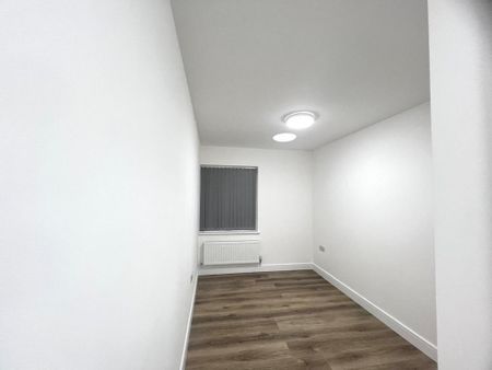 6 bedroom semi-detached house to rent - Photo 4