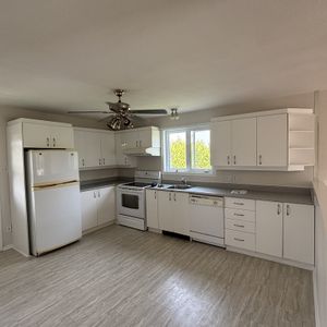 ** Mois D’août Gratuit!!** 3 Chambres - Photo 2