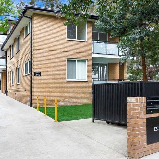 Luxurious 3 Bedroom Apartment in Homebush West - Modern Living at Its Finest - Photo 1