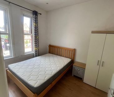 Room in a Shared House, Lymington Avenue, N22 - Photo 2