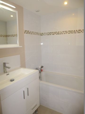 Location Appartement 2 pièces 39m² LE PUY EN VELAY 43000 - Photo 2