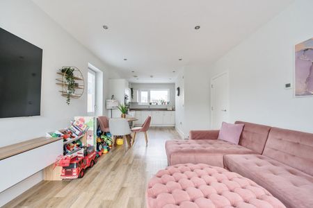 2 bedroom terraced house to rent - Photo 2
