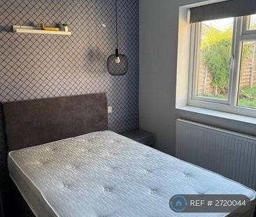 1 bedroom in a house share to rent - Photo 3