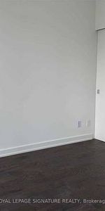 Yonge/Richmond E-Bright Beautiful 1Bdrm+Den 1Bathroom 1Locker - Photo 3