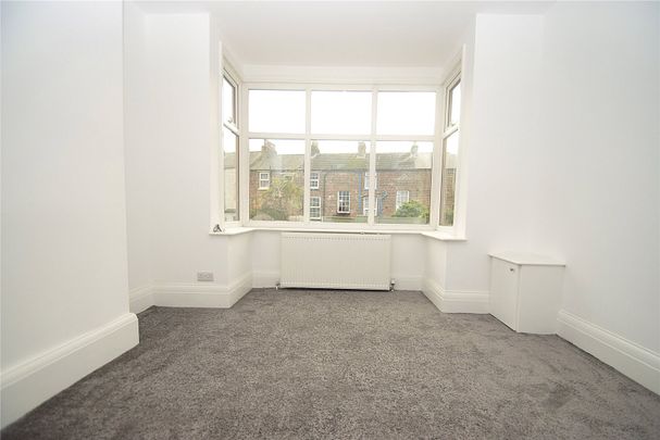 2 bed terraced house to rent in Cambridge Place, Scarborough, YO12 - Photo 1