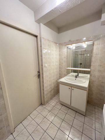 Location Appartement 1 pièce 37m² LE MONASTERE 12000 - Photo 3