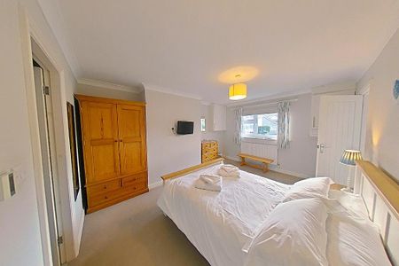 2 bedroom semi-detached house to rent - Photo 3