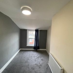 4 Bed Terraced House, Caistor Park Road, E15 - Photo 2