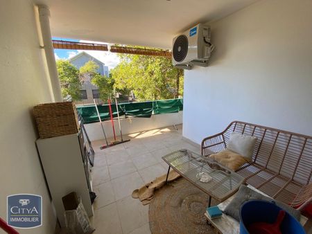 Location Appartement 2 pièces 42m² ST GILLES LES BAINS 97434 - Photo 2