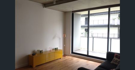 Contemporary North Facing One Bedroom With Oversized Study/Guestroom - Photo 3