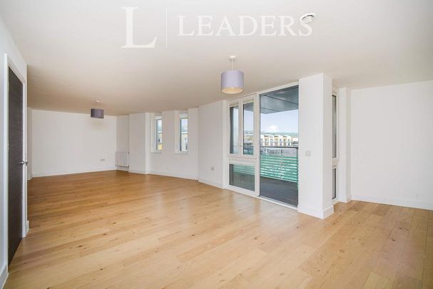 3 bedroom flat to rent - Photo 1