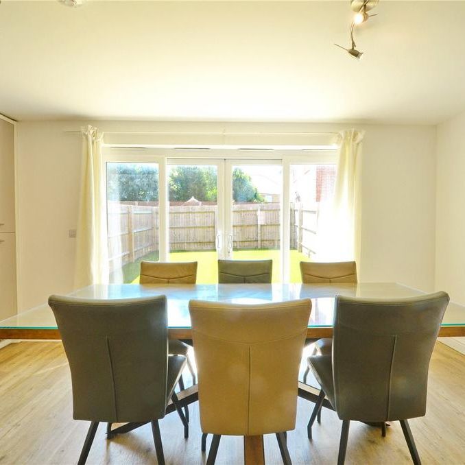 6 bedroom semi-detached house to rent - Photo 1