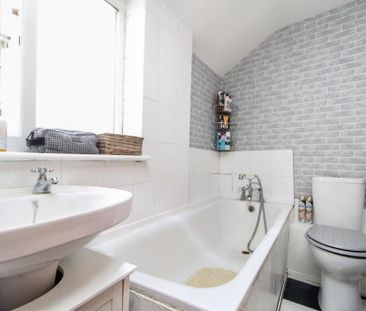 2 bedroom end of terrace house to rent - Photo 5