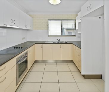 Air Conditioned First Floor Unit in the Heart of Maroochydore - Photo 4