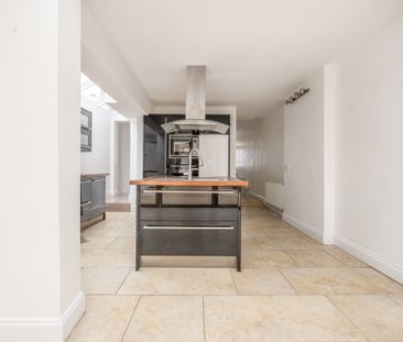 3 bedroom end of terrace house to rent - Photo 5