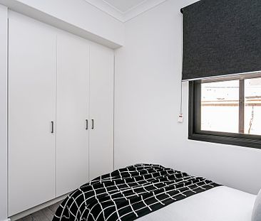 10-bedroom shared house / townhouse, Hindley Street - Photo 1