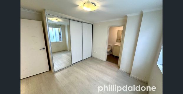 SPACIOUS 2 BEDROOM UNIT.... GROUND FLOOR - Photo 1