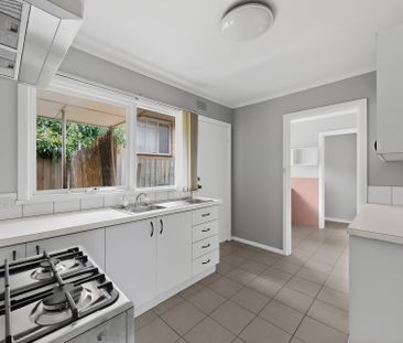 Freshly Updated Unit in Essendon - Photo 5