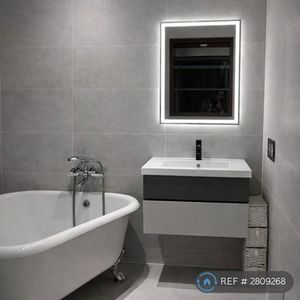 1 bedroom in a flat share to rent - Photo 3