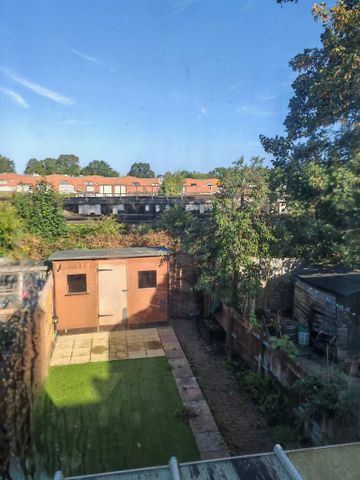 1 bedroom in a house share to rent - Photo 3