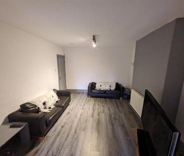 3 bedroom private hall to rent - Photo 2