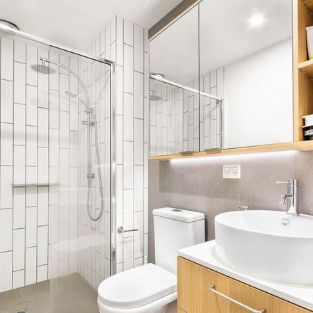 Inner-City Style and Sophistication - Photo 5