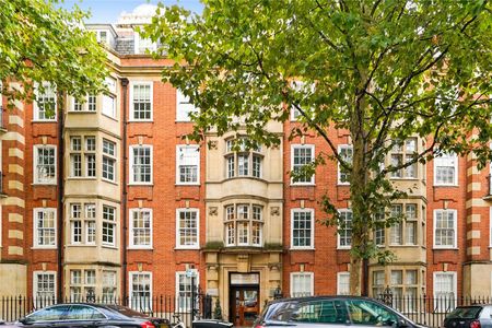 A bright and well-proportioned four double bedroom apartment, situated on the fourth floor (with lift) of this popular block in SW5. Benefitting from access to communal gardens and a porter - Photo 3