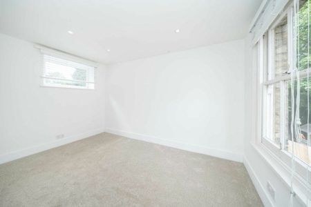 West Grove, Walton, KT12 - Photo 4