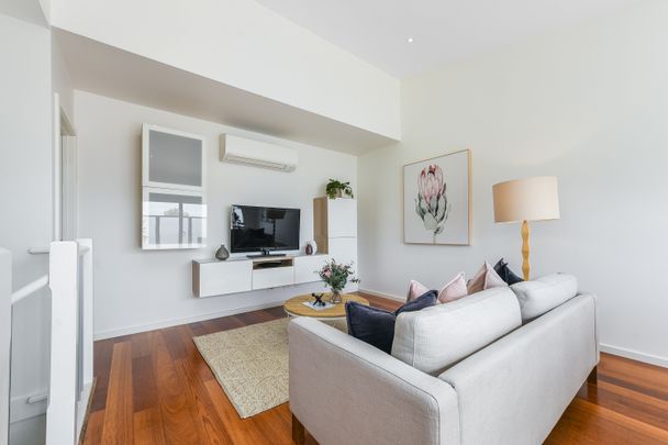 7/110 Atherton Road, Oakleigh VIC 3166 - Townhouse For Rent | Domain - Photo 1