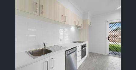 Modern 2-bedroom Duplex in beautiful estate! - Photo 4