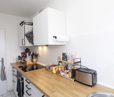 Großzügige 2 ZKB Dachgeschosswohnung mit Balkon im Forstfeld - EBK ... - Foto 2