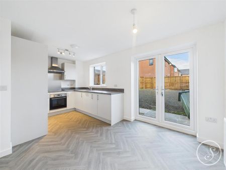 3 bedroom semi-detached house to rent - Photo 3