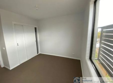 Modern Townhouse In Great Location - Photo 4