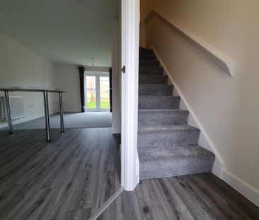 3 bedroom end of terrace house to rent - Photo 2