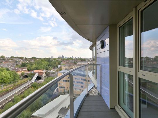 A stunning one bedroom apartment in this new development near Emirates stadium. - Photo 1