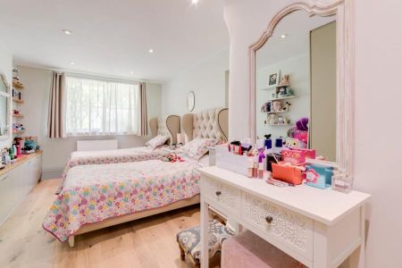 4 Bedroom Flat To Let - Photo 2