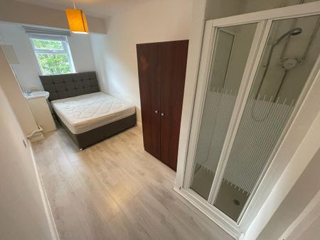 1 bedroom in a house share to rent - Photo 3